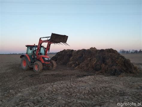 Zdjęcie ciągnika Kubota M4062 podczas pracy