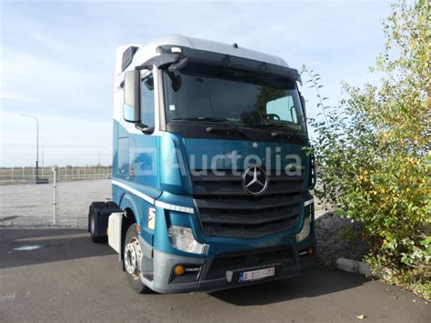 Thematic photo of a Mercedes-Benz Actros tractor unit on the road