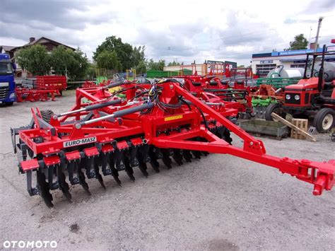 Widok agregatu talerzowego z wałem oponowym