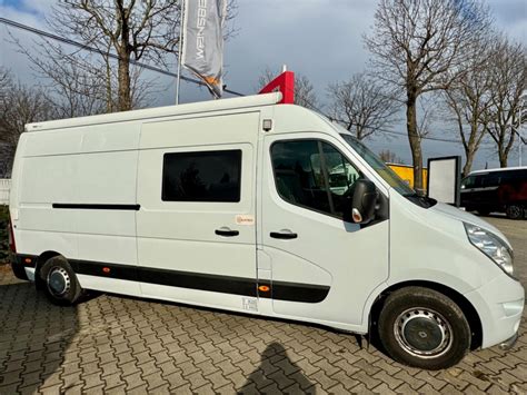 Wizualizacja ciągnika siodłowego na bazie Renault Master z naczepą