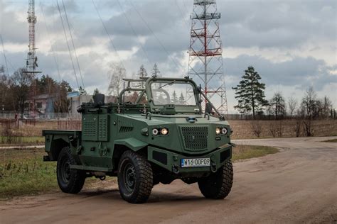 Tatra ewakuator pojazd wojskowy w terenie