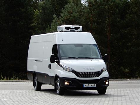 Zdjęcie dostawczego samochodu chłodni IVECO Daily