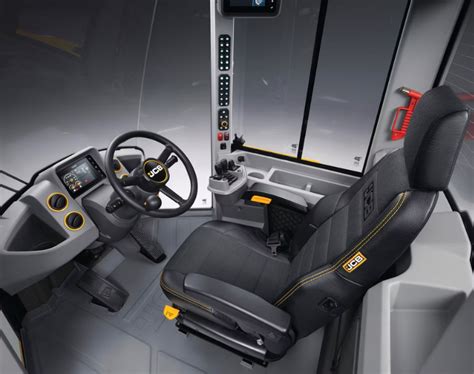 Wnętrze kabiny JCB CommandPlus z ergonomicznym rozmieszczeniem sterowania
