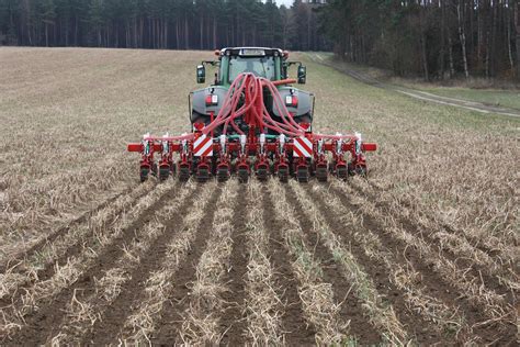 Infografika lub schemat działania systemu strip-tillage Kverneland Kultistrip