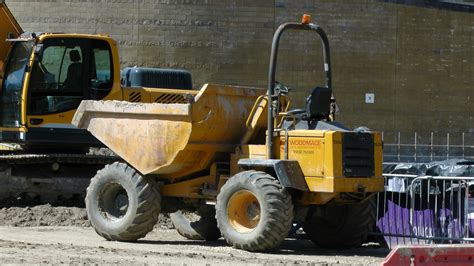 Thematic photo of a dumper truck on a construction site