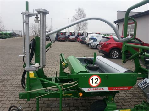Zdjęcie owijarki bel SIPMA OS 7510 KLARA z widocznym systemem załadunku