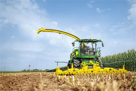 John Deere 8800a sieczkarnia samobieżna w polu