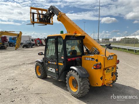 Zdjęcie ładowarki teleskopowej JCB 525-60T5 w akcji