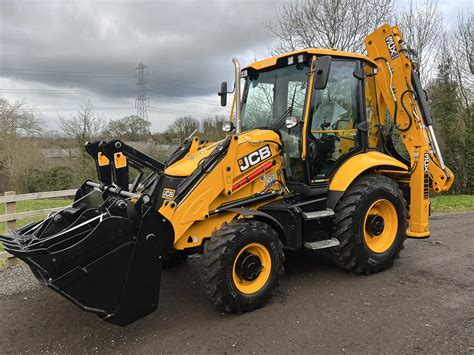 Infographic showing the operating temperature range of JCB 3CX