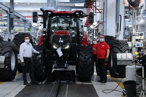 Photo: Assembly line of Case IH tractors in St. Valentin factory