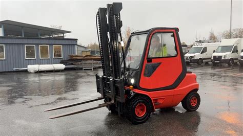 Zdjęcie wózka widłowego Linde H30D-02 z widocznym silnikiem Diesla