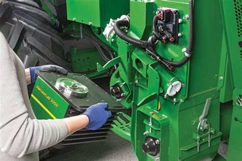 Tabela techniczna z porównaniem wybranych serii John Deere