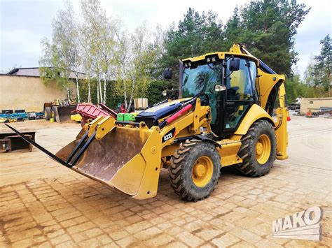Koparko-ładowarka CAT 432E w pracy