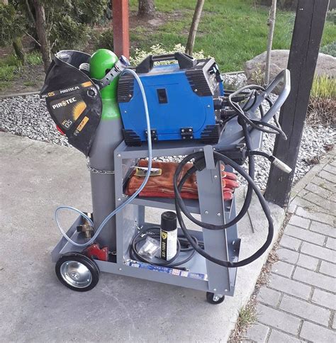 Mobilny wózek spawalniczy GEKO G80089 z butlą i osprzętem