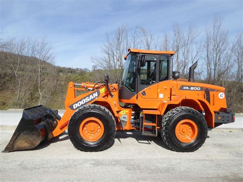 zdjęcie ładowarki kołowej Doosan DL200 w akcji