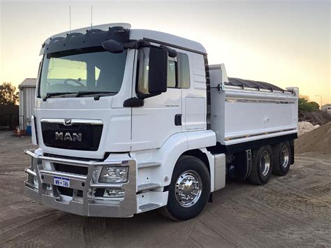 Thematic photo of a MAN TGA 440 tipper truck on a construction site