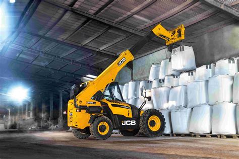 Thematic photo of a JCB 530-70 telescopic loader in operation