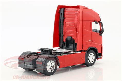 szczegółowy widok ciągnika siodłowego Volvo FH Welly w skali 1:32