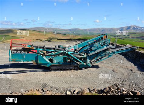 The Chieftain 1400 mobile screener working in a quarry