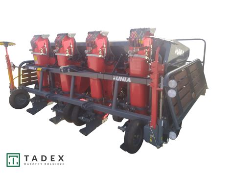 Hydraulicznie unoszony zbiornik na sadzeniaki w sadzarce KORA 4H