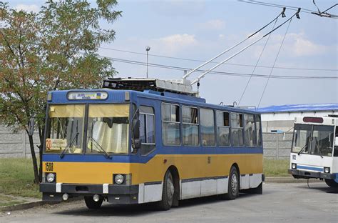 zdjęcie trolejbusu JuMZ T2 na ulicach miasta