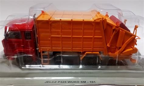 kolekcjonerski model Jelcz P325 WUKO SM-101 z serii Kultowe Ciężarówki z epoki PRL-u