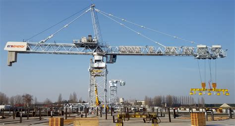 Zdjęcie żurawia Potain MD 1100 lub MD 1600 z trawersą magnetyczną