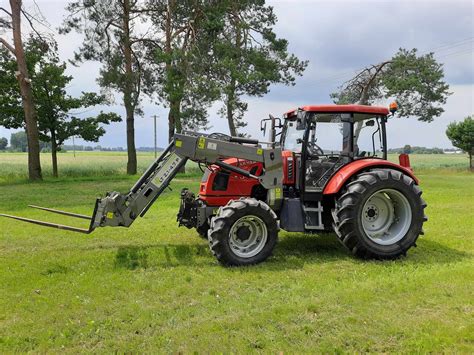 Zdjęcie ciągnika Farmer F2-8248 PE z ładowaczem czołowym Emplex
