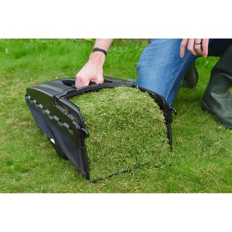 Photo of the 60L grass collection bag with fill indicator