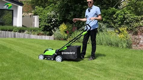 Photo demonstrating precise edge cutting by the lawnmower