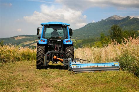 Zestawienie maszyn komunalnych LS Tractor do różnorodnych zastosowań