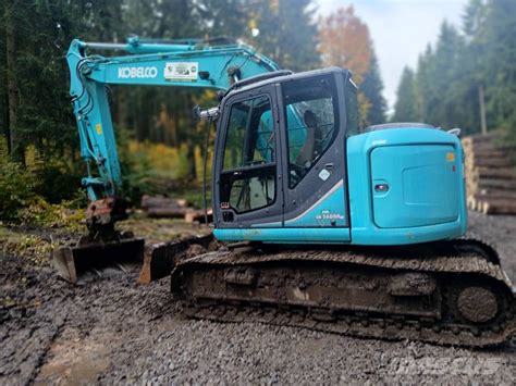 Wizualizacja koparki Kobelco w pracy z krótkim obrysem