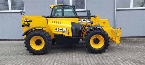 infografika przedstawiająca różne modele ładowarek JCB