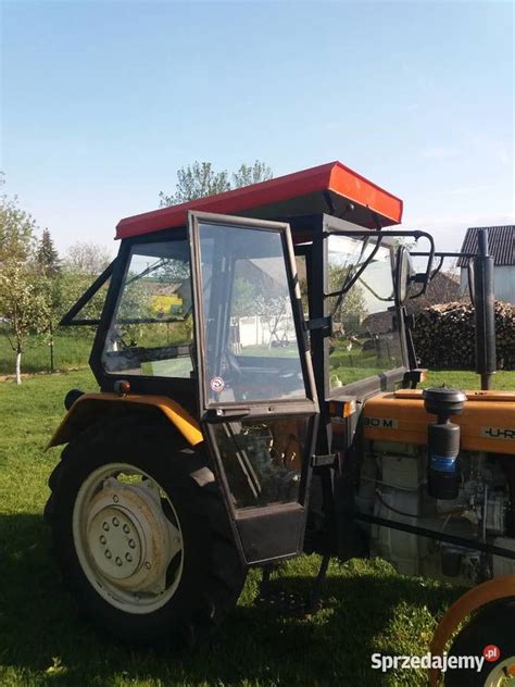 Widok na kabinę operatora traktora TUR-10D