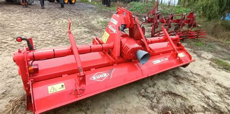 Glebogryzarka Kuhn EL122 w trakcie pracy