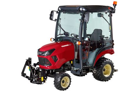 Zdjęcie mini traktora Yanmar z podłączonym osprzętem