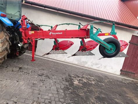 Pług Kverneland AB 100 w pracy na polu (zdjęcie, schemat budowy)