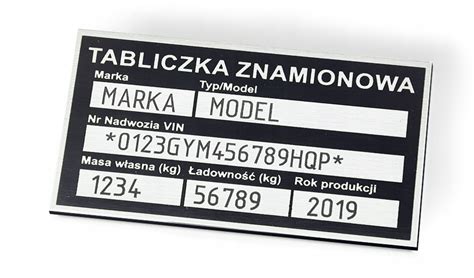 Tabliczka znamionowa z danymi producenta i parametrami technicznymi
