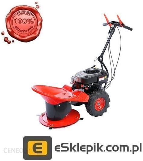 Zdjęcie kosiarki bębnowej Motor Jikov Stella Pro na nierównym terenie z widocznymi kołami z bieżnikiem choinkowym
