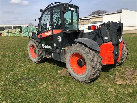 Thematic photo of Bobcat TL 470 working in a farm field
