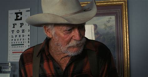 Richard Farnsworth w charakteryzacji Alvina Straighta na planie 