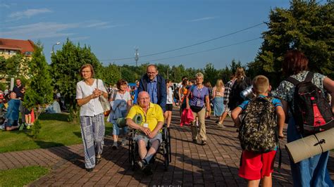 Polscy pielgrzymi na minitraktorkach w drodze do Francji