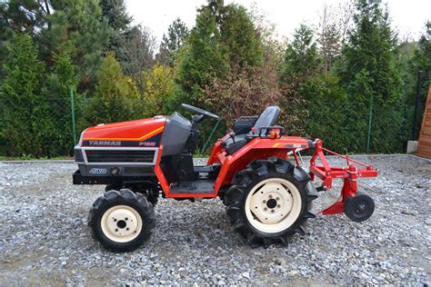 mini traktorek Yanmar z pługiem
