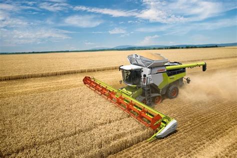 Thematisches Foto des Claas SF Mähdreschers bei der Arbeit
