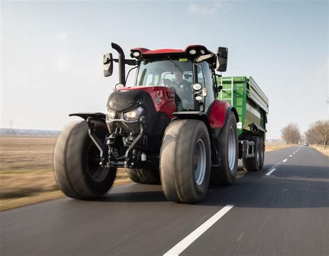 Nowoczesny ciągnik rolniczy Case Maxxum w akcji