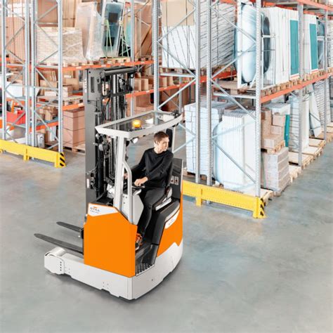 Schemat techniczny wózka wysokiego składowania Hyundai serii BRJ-9B z zaznaczonymi wymiarami roboczymi