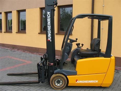 Wózek widłowy Jungheinrich w trakcie serwisu