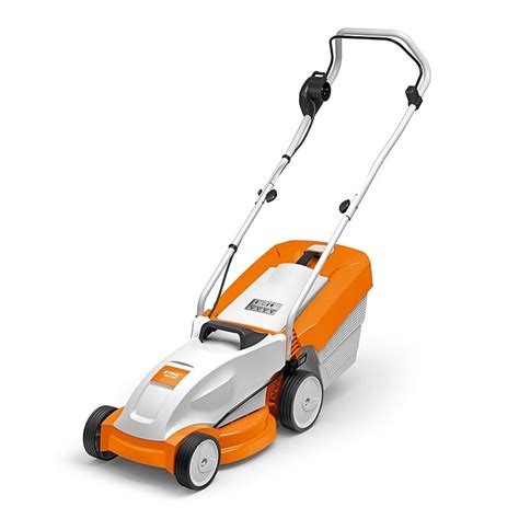 Kosiarka elektryczna Stihl RME 235 w akcji na trawniku