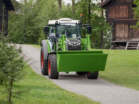 Infografika przedstawiająca schemat elektrycznego układu napędowego Fendt e100 Vario