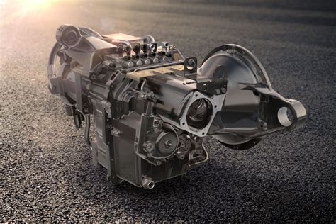 Ilustracja: Przekrój przekładni JCB DualTech VT z zaznaczeniem komponentów hydrostatycznych i Powershift
